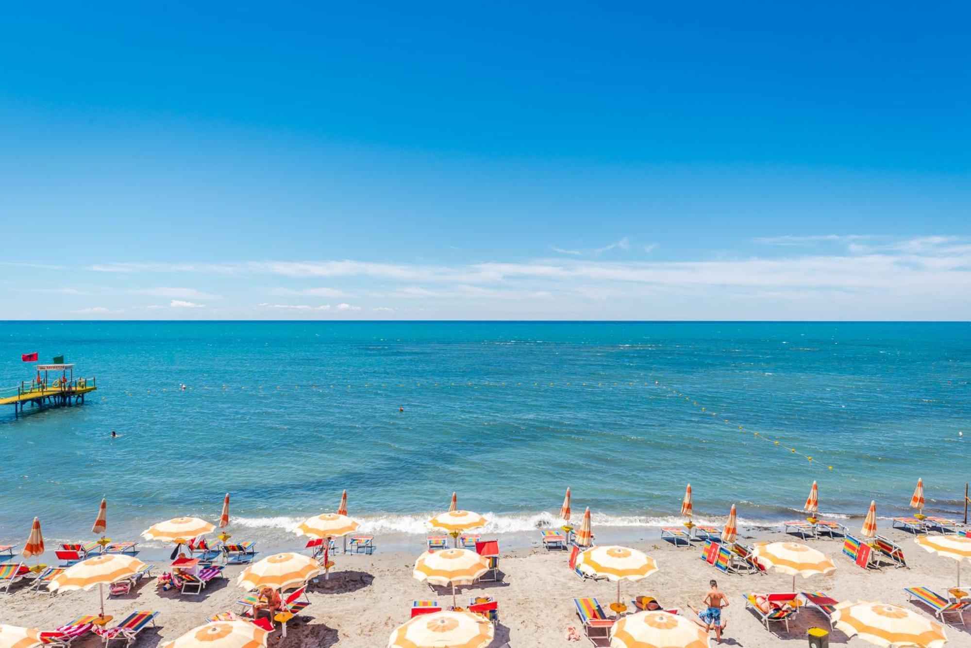 Aragosta Hotel Durrës Esterno foto