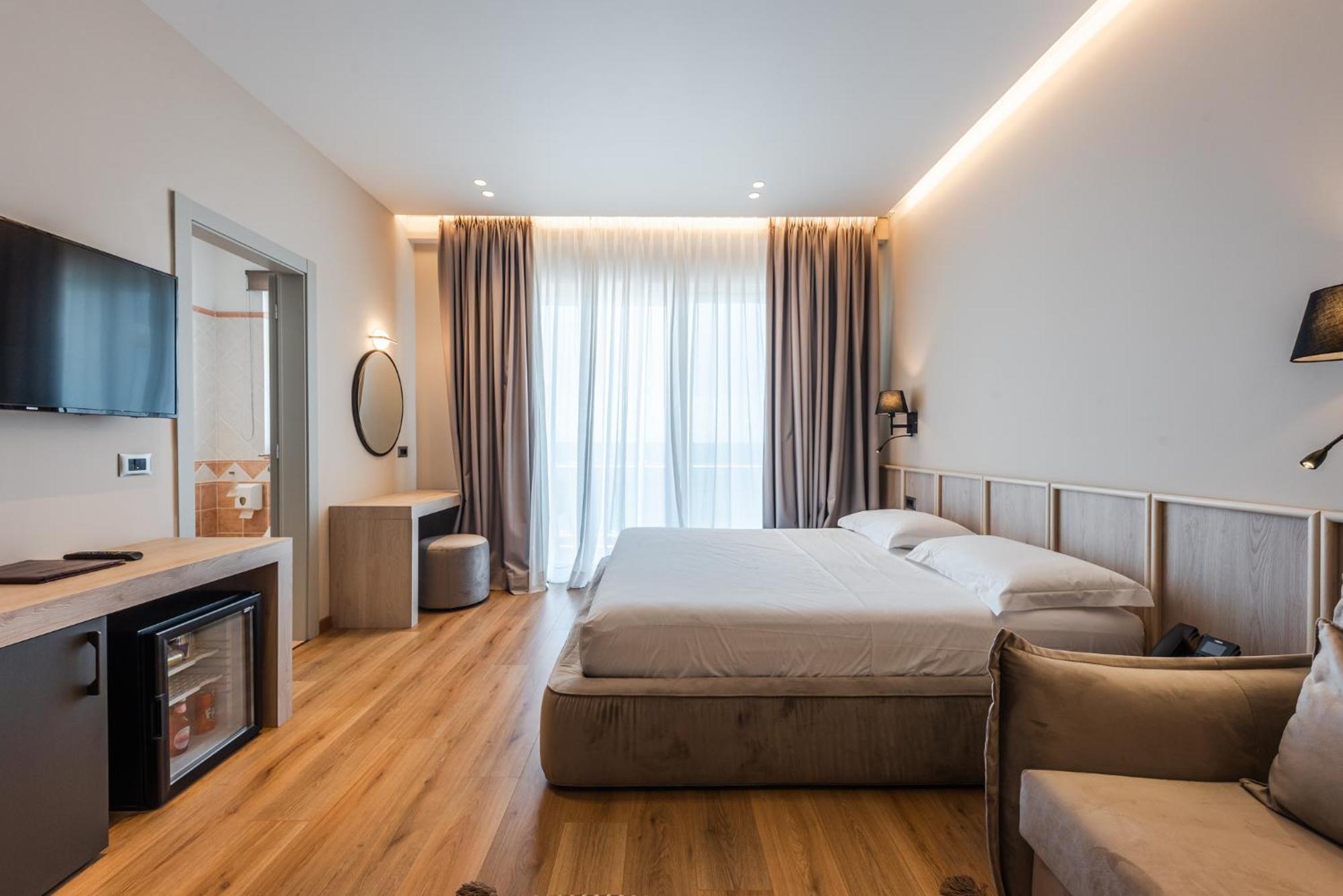 Aragosta Hotel Durrës Esterno foto