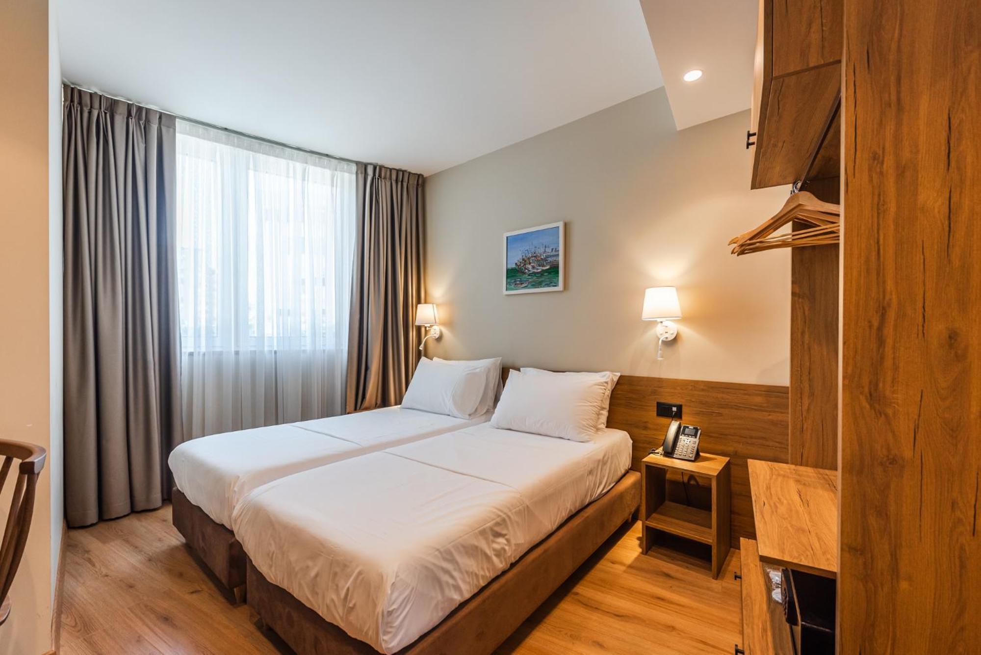 Aragosta Hotel Durrës Esterno foto