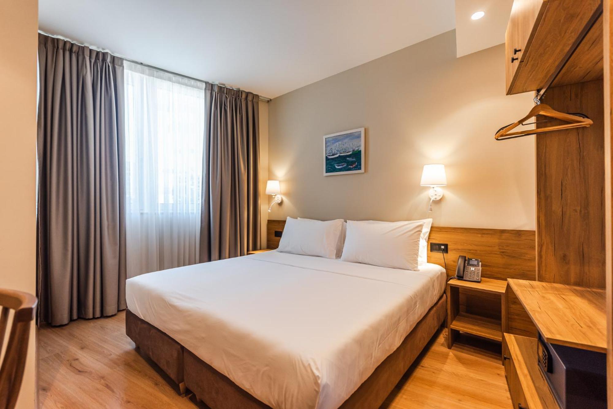Aragosta Hotel Durrës Esterno foto