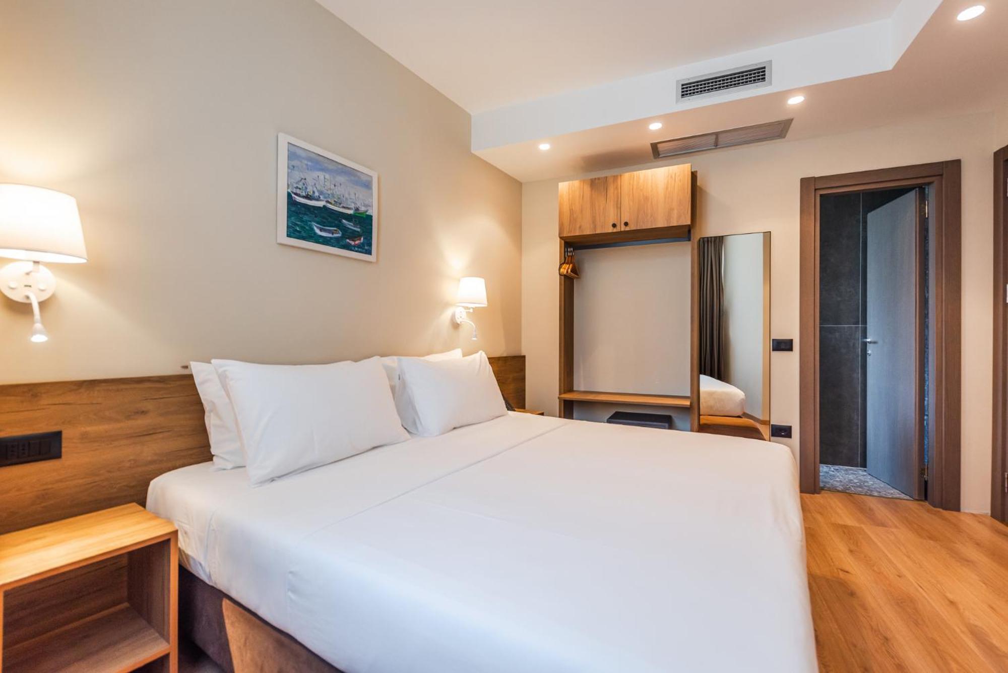 Aragosta Hotel Durrës Esterno foto