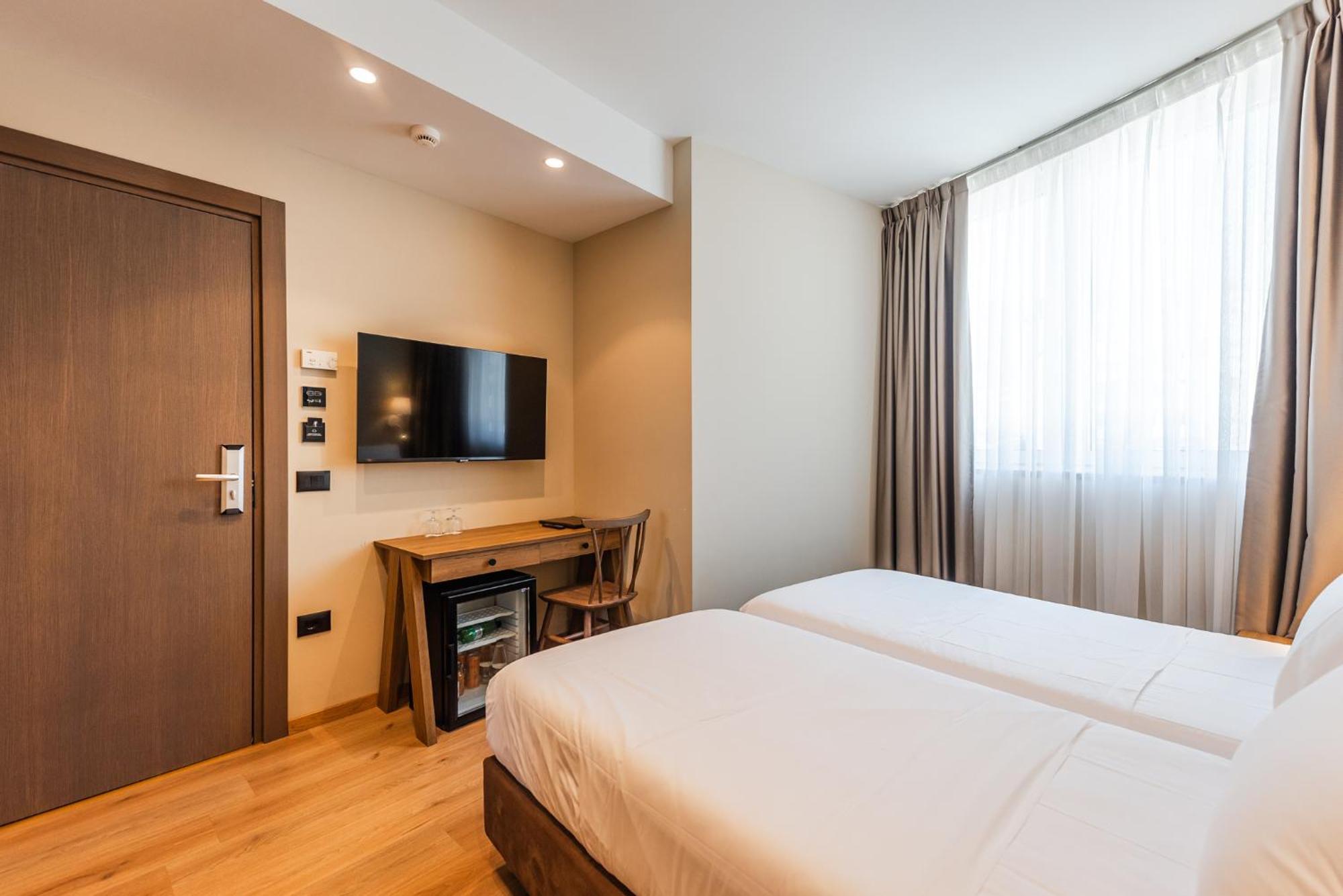 Aragosta Hotel Durrës Esterno foto