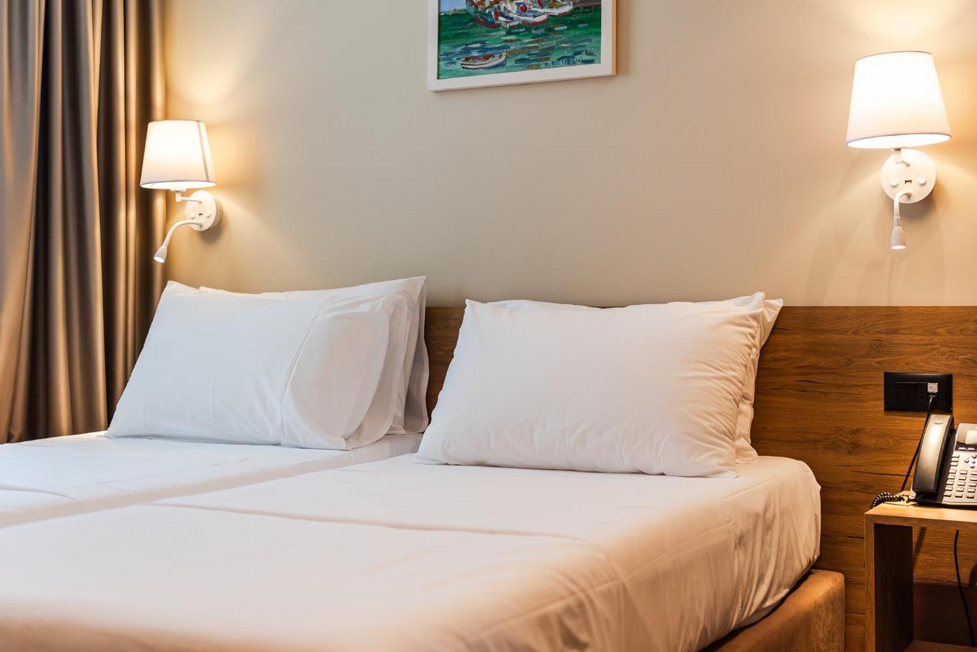 Aragosta Hotel Durrës Esterno foto