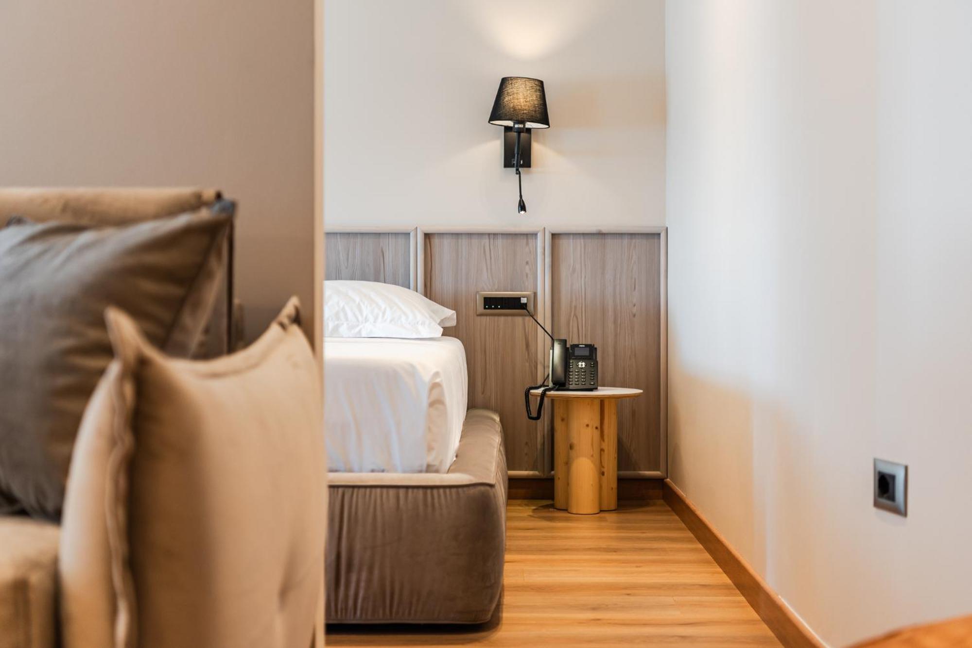 Aragosta Hotel Durrës Esterno foto