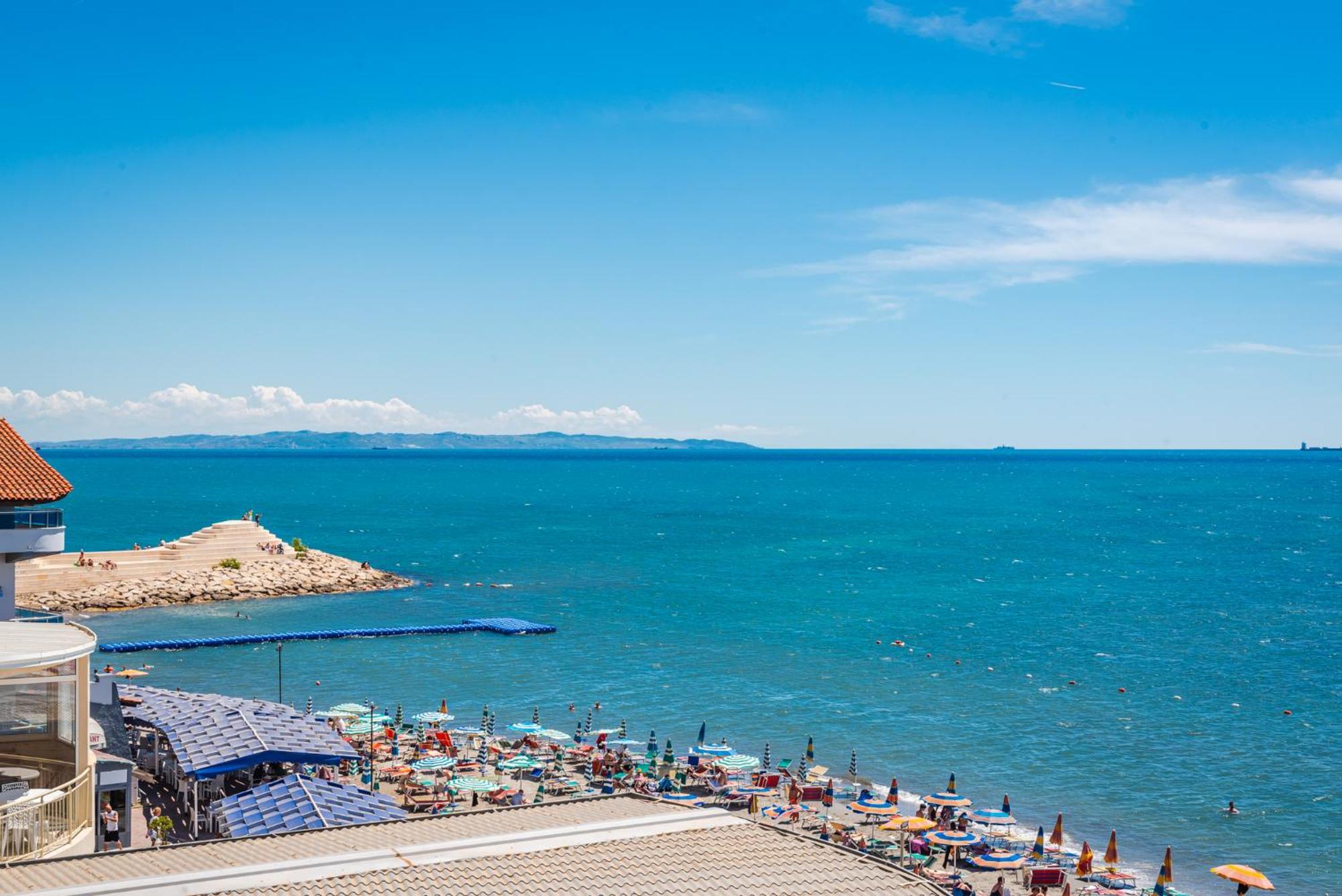 Aragosta Hotel Durrës Esterno foto