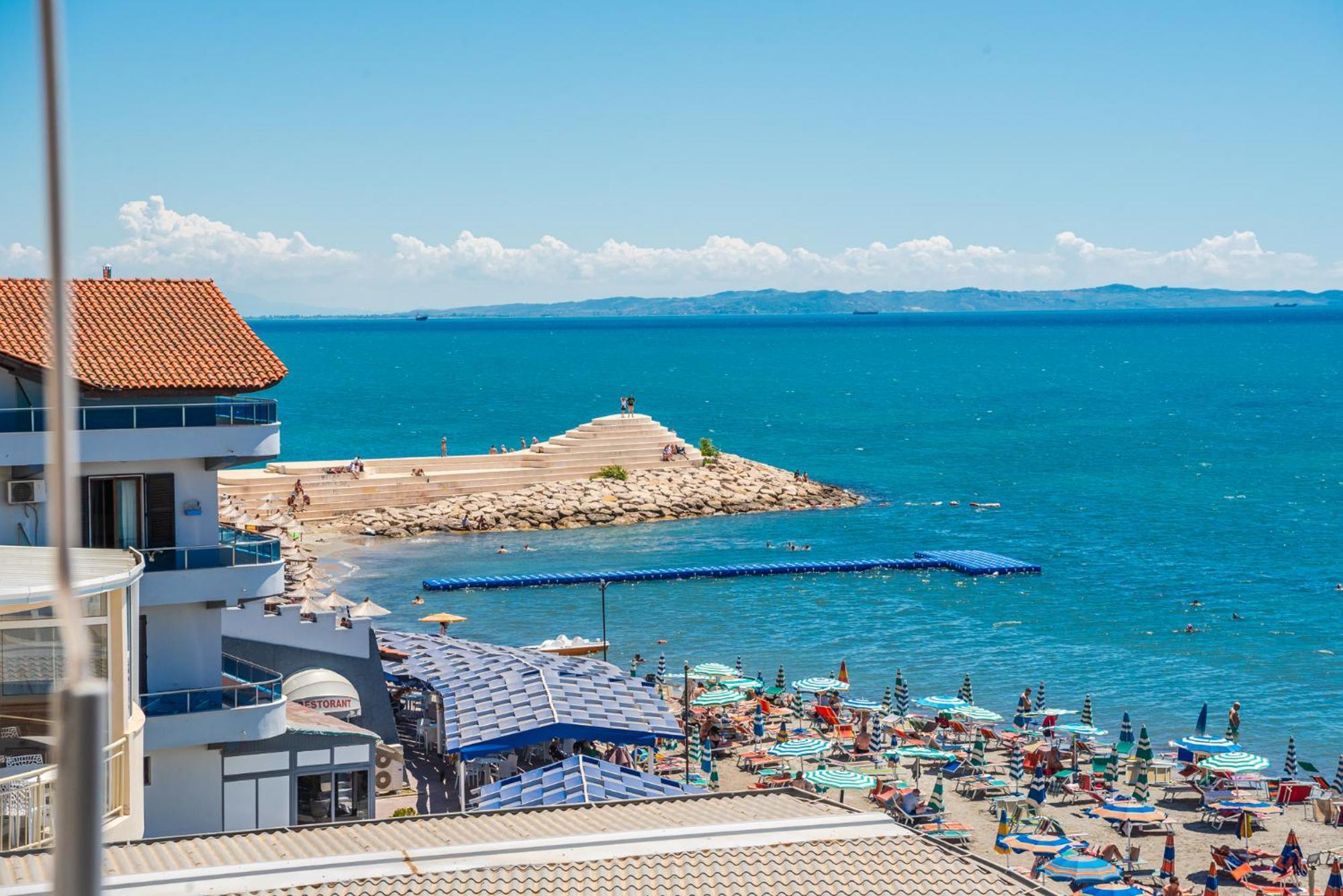Aragosta Hotel Durrës Esterno foto