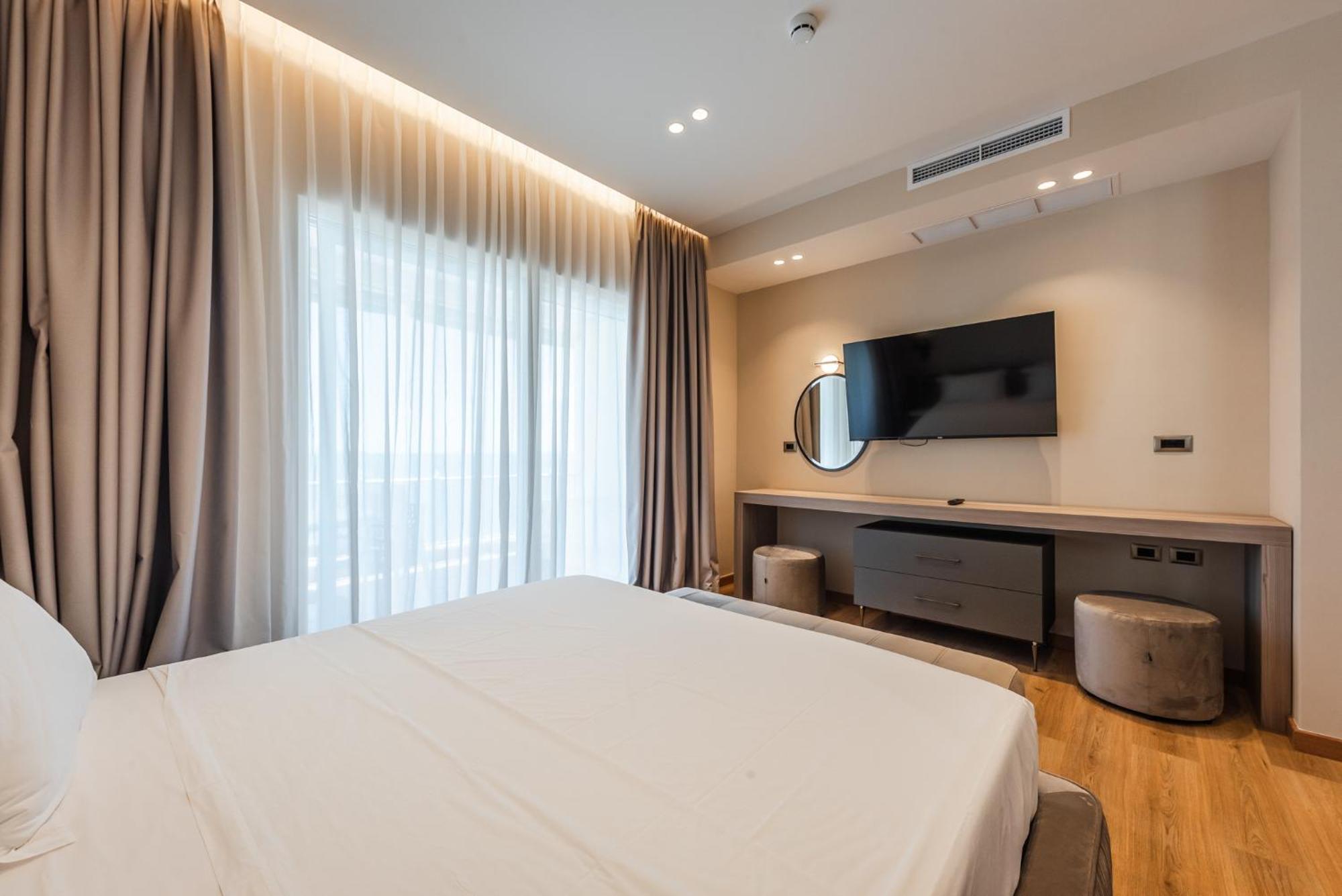 Aragosta Hotel Durrës Esterno foto