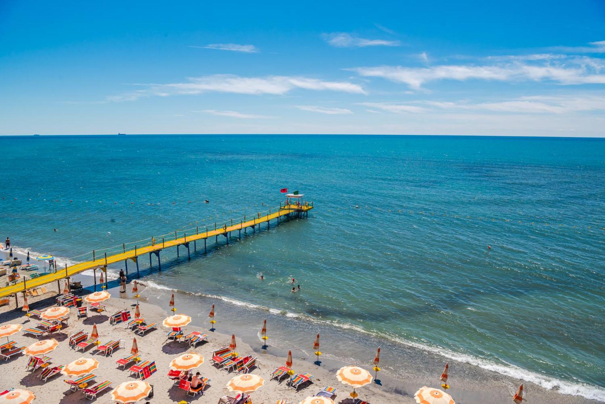 Aragosta Hotel Durrës Esterno foto