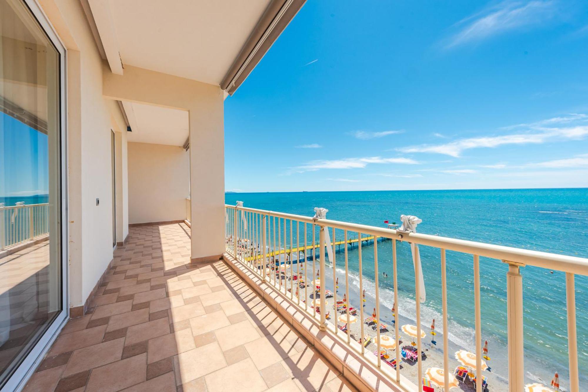 Aragosta Hotel Durrës Esterno foto