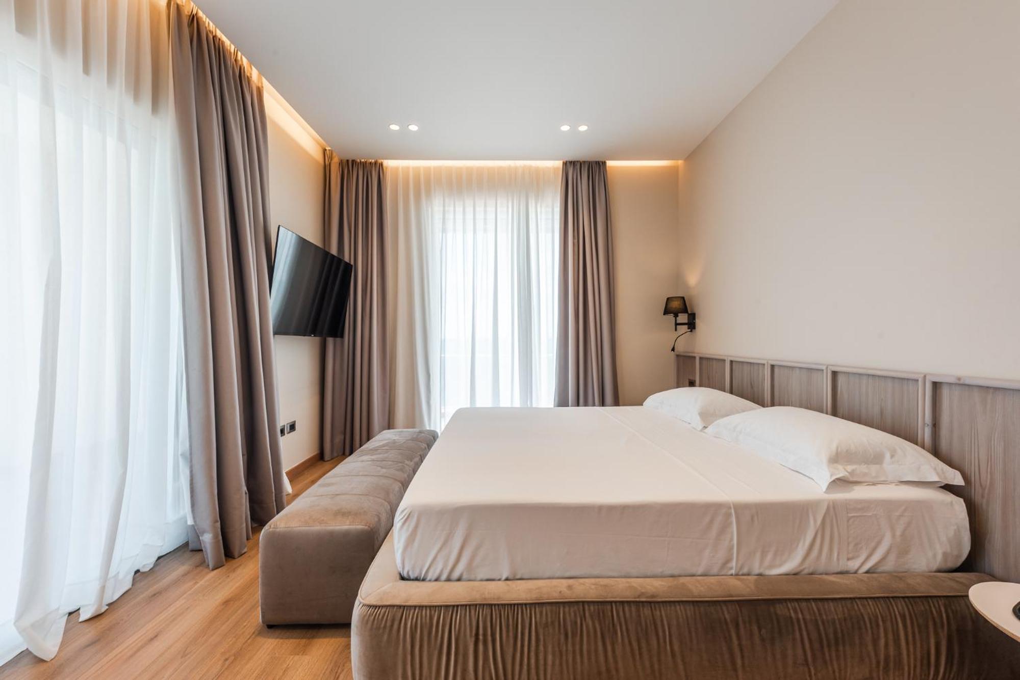 Aragosta Hotel Durrës Esterno foto