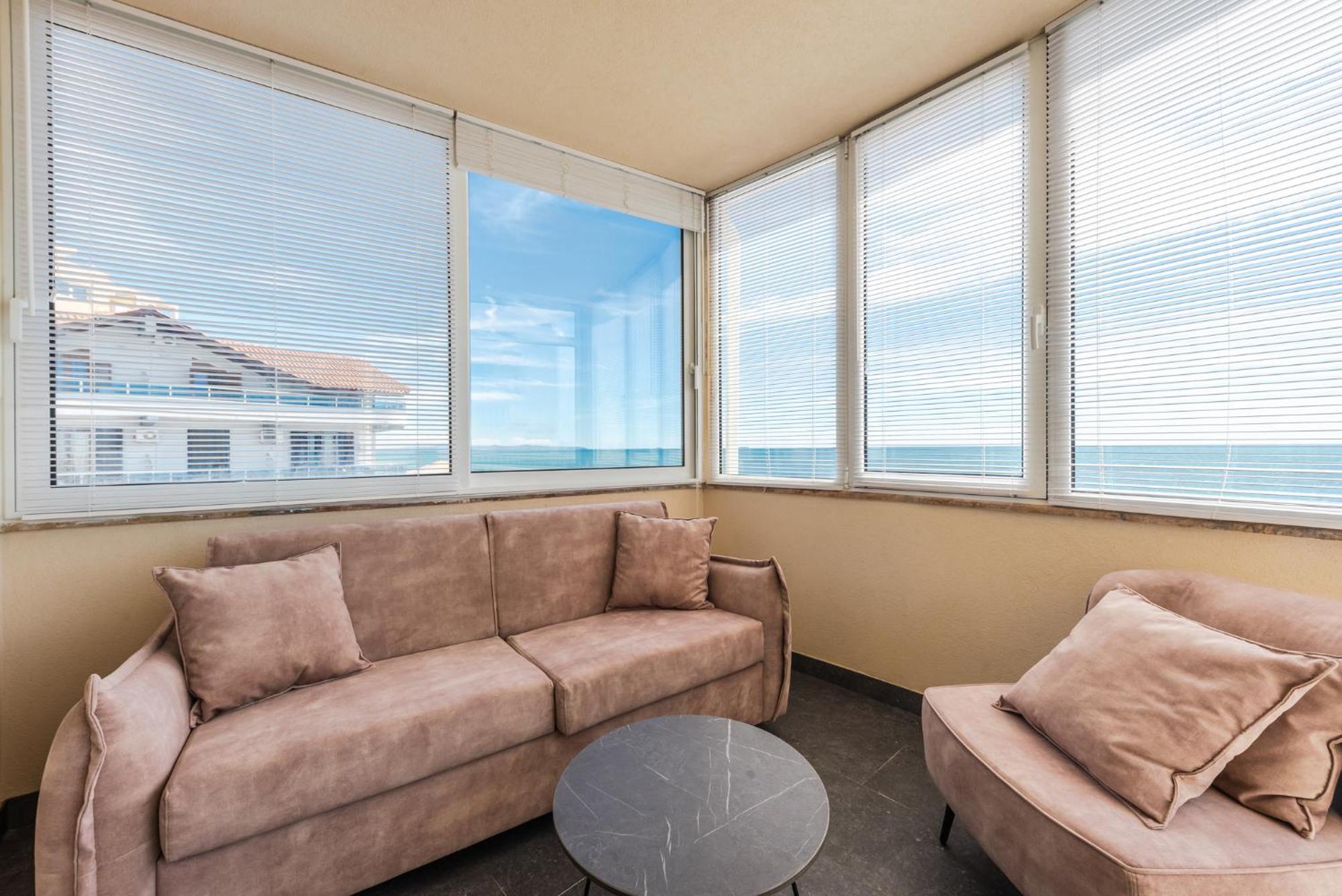 Aragosta Hotel Durrës Esterno foto
