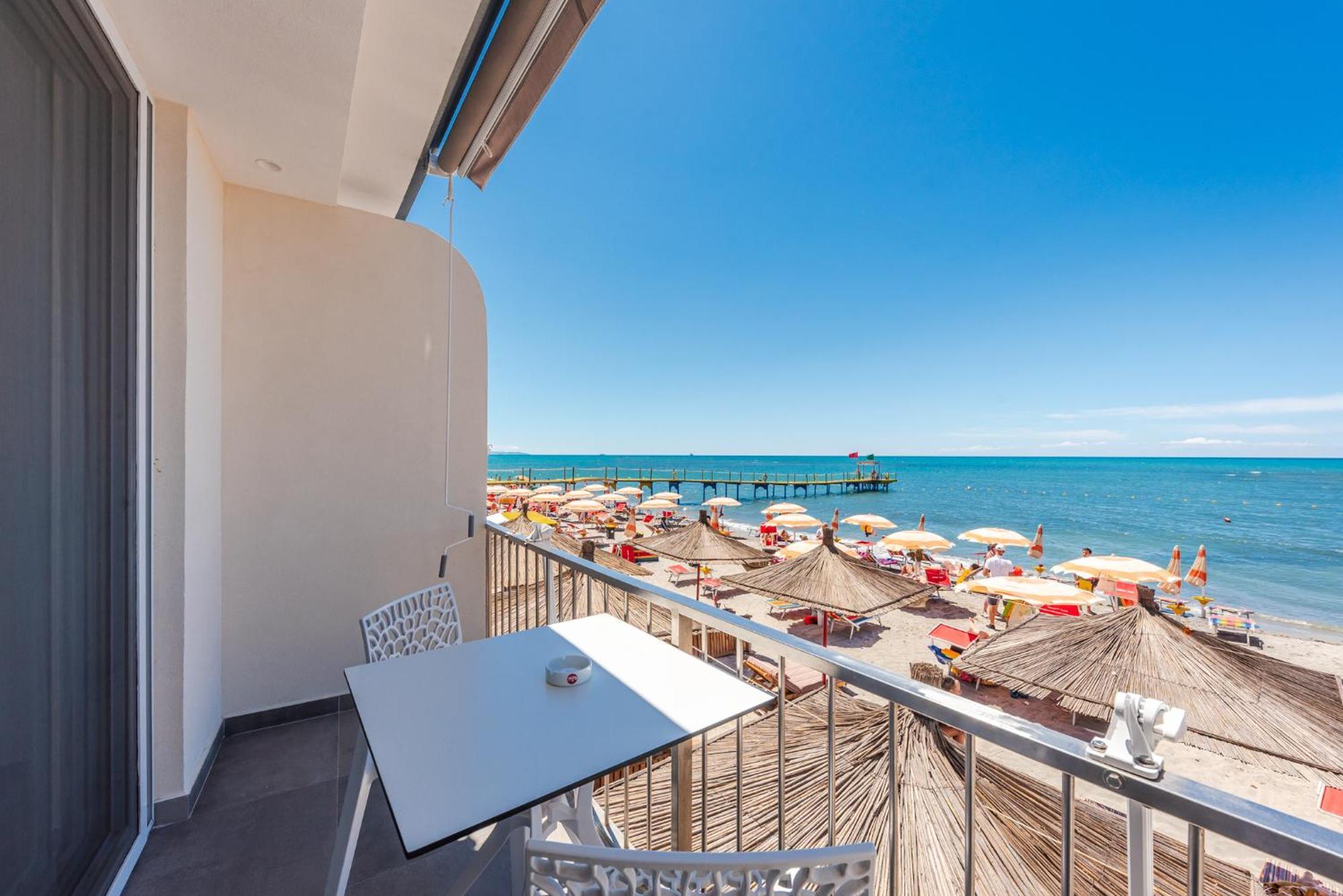 Aragosta Hotel Durrës Esterno foto