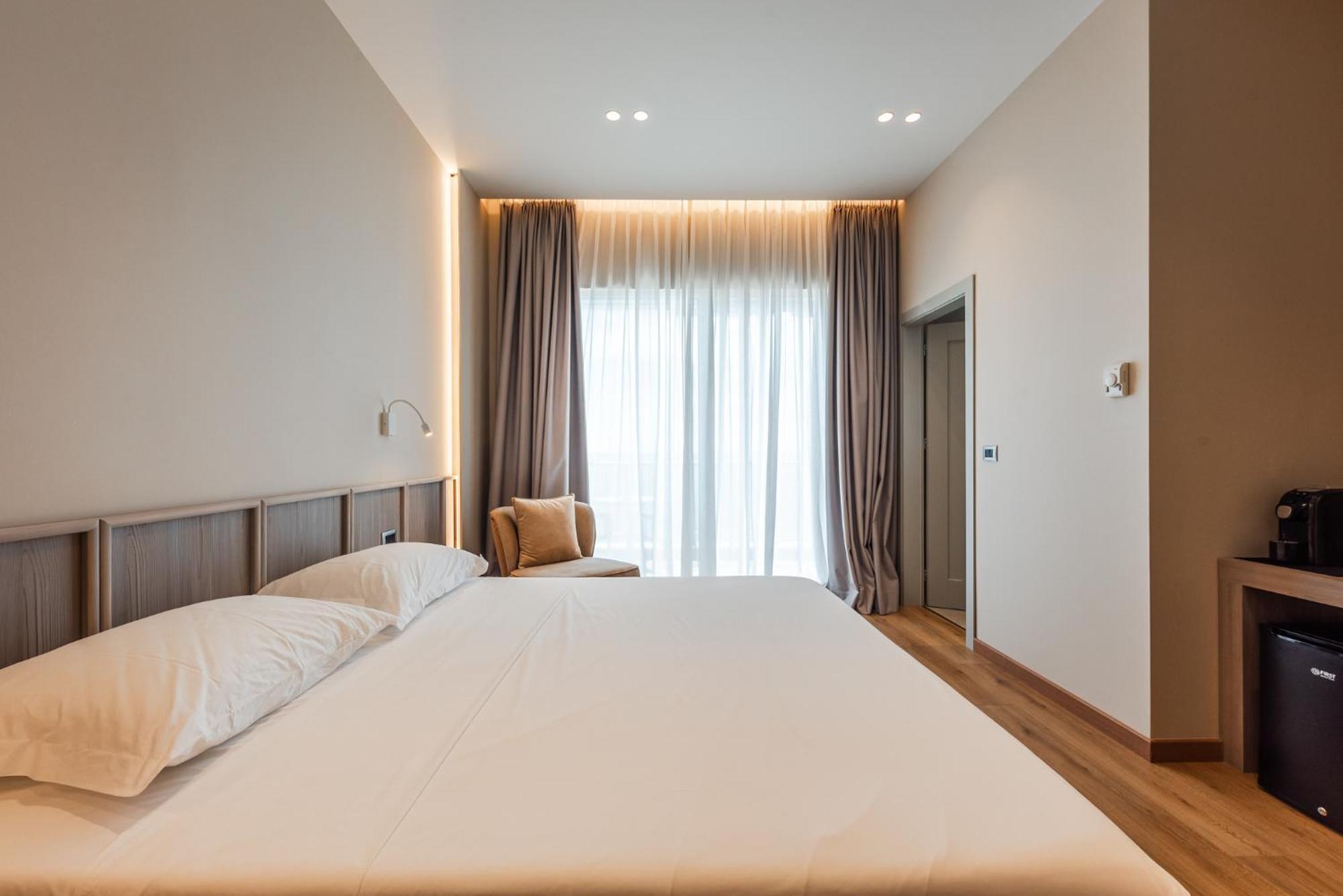 Aragosta Hotel Durrës Esterno foto