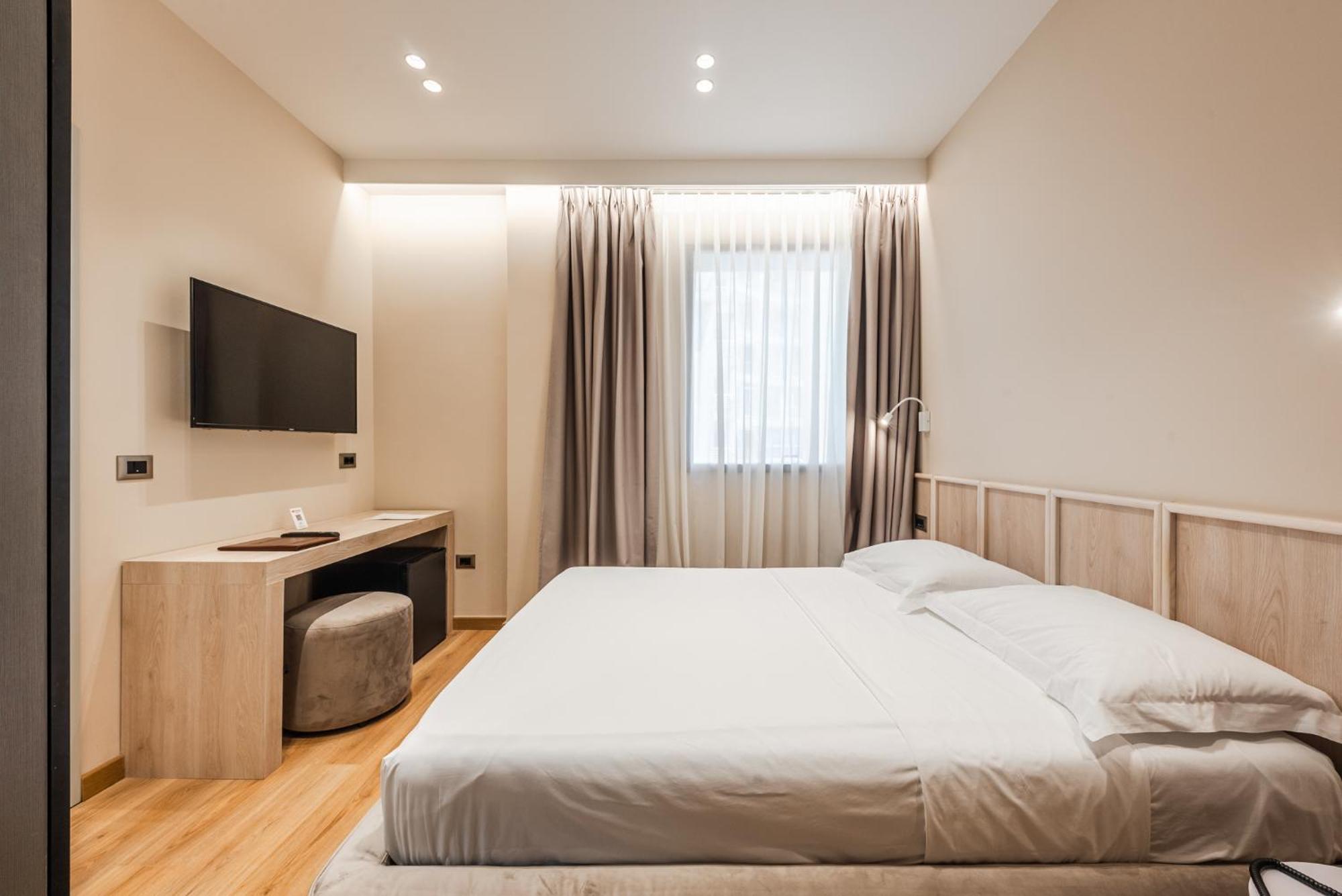 Aragosta Hotel Durrës Esterno foto