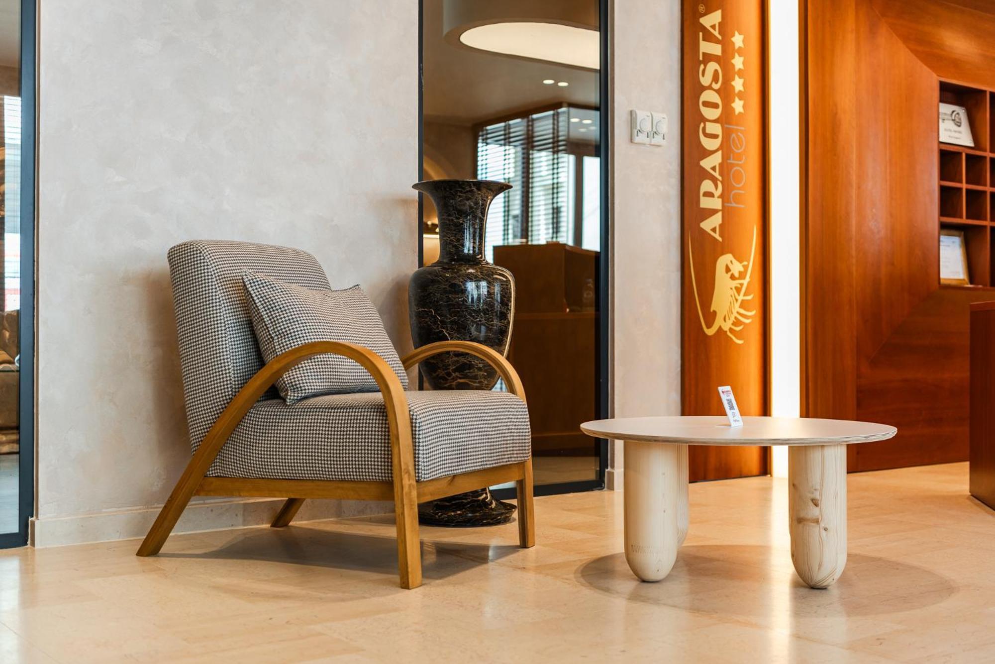 Aragosta Hotel Durrës Esterno foto