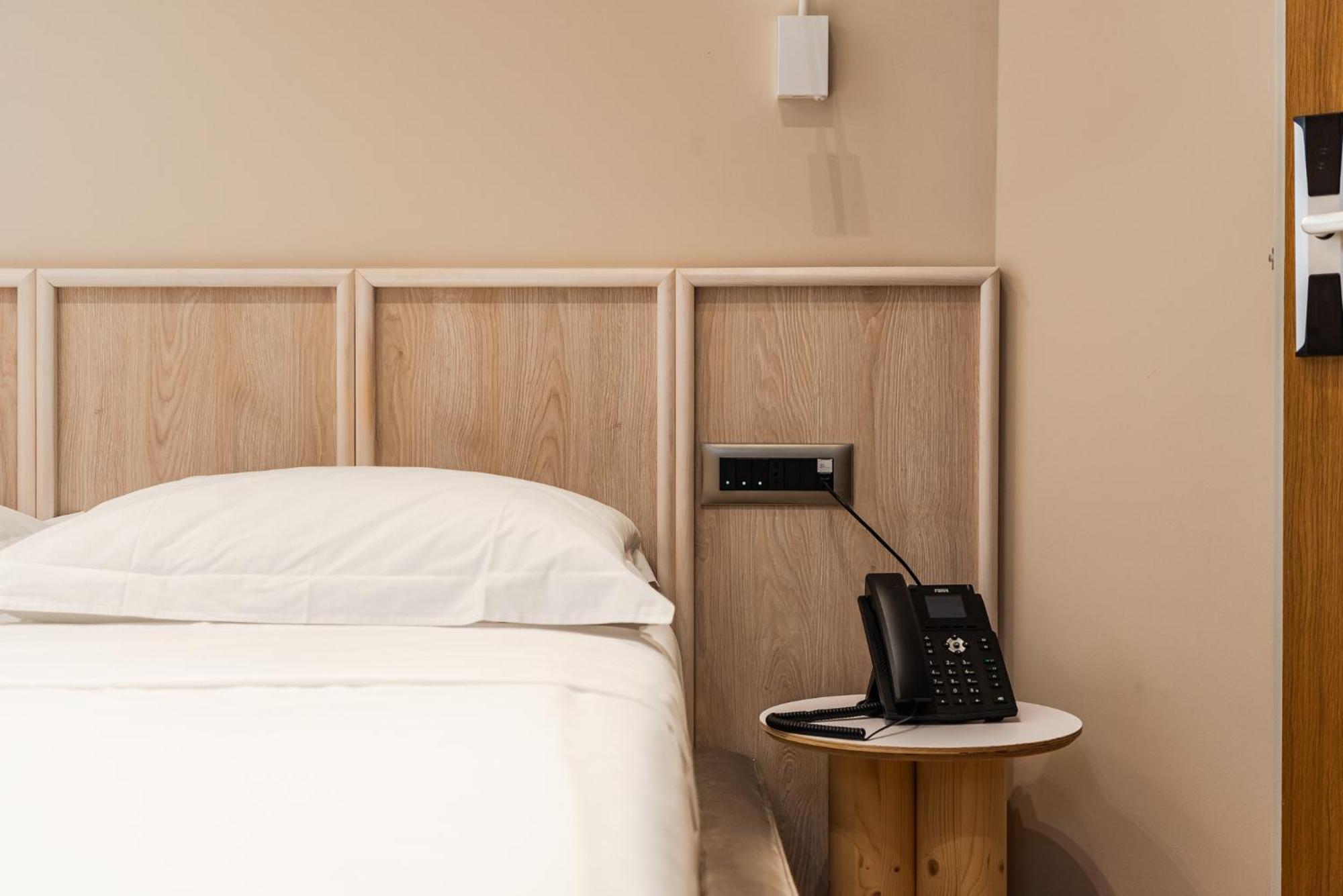 Aragosta Hotel Durrës Esterno foto