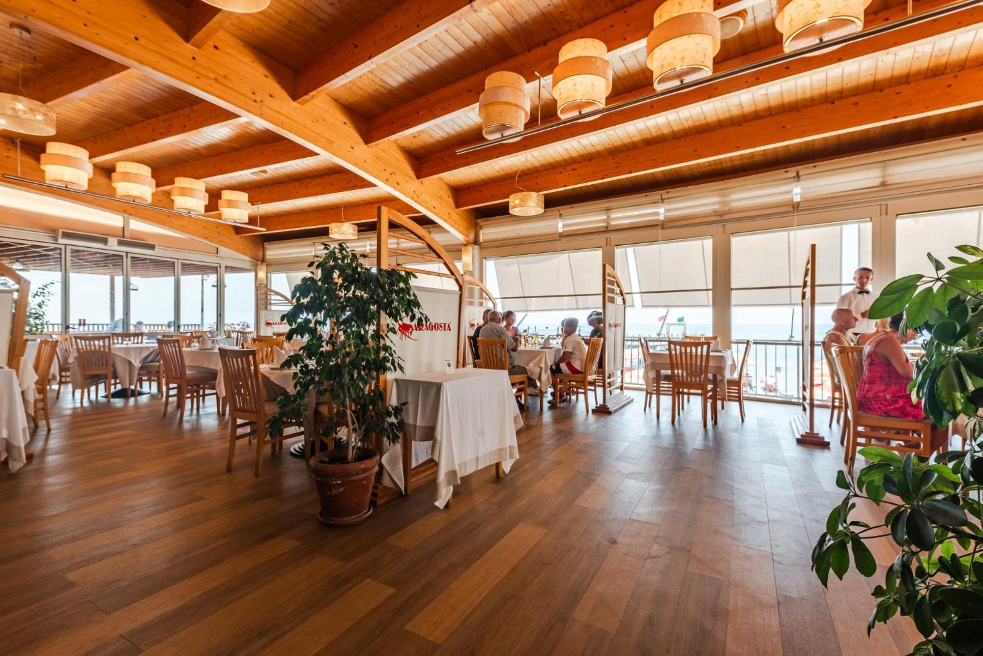 Aragosta Hotel Durrës Esterno foto
